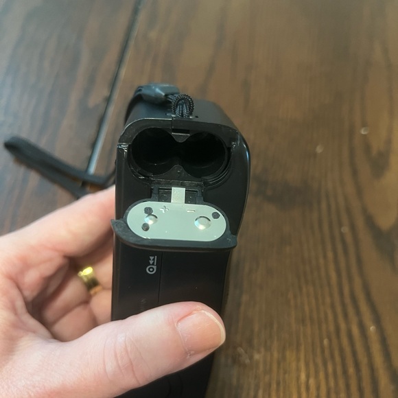 Vivitar VP3550 Focus Free Point & Shoot 35mm Film Camera - Picture 9 of 9